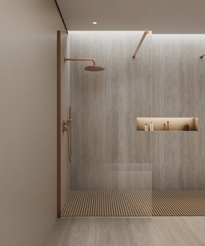 Paroi de douche walk-in avec profilé et barre de renfort or rose brossé, installée dans une douche italienne avec une colonne de douche encastrée