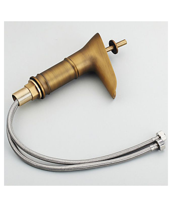Rubinetto lavabo con beccuccio a cascata, finitura ottone