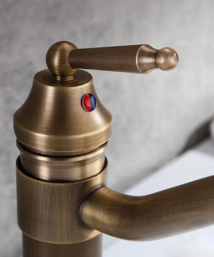 Robinet de lavabo en bronze - Rome