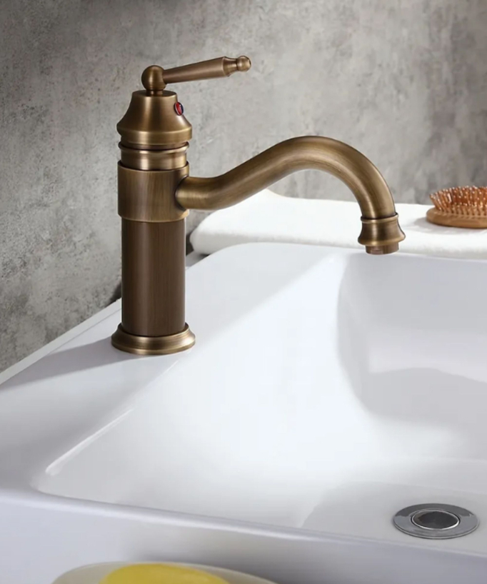 Robinet de lavabo en bronze - Rome