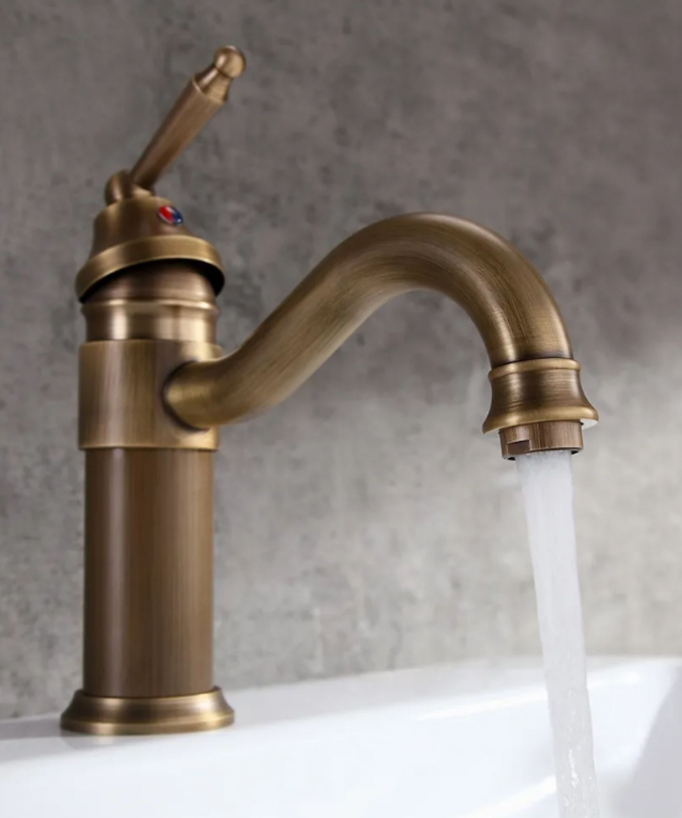 Robinet de lavabo en bronze - Rome