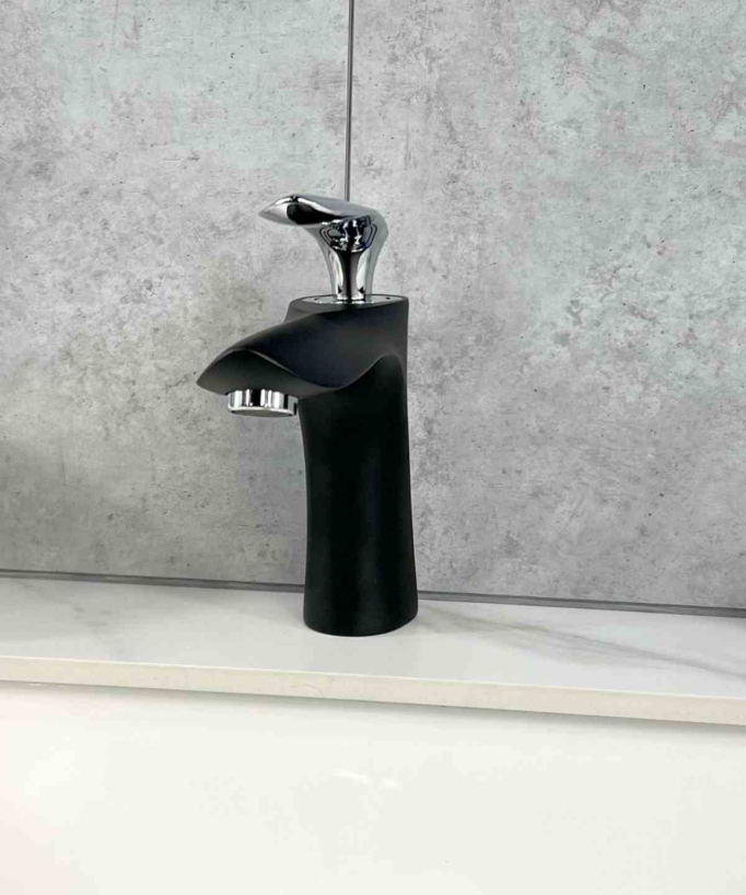 Miscelatore monocomando per lavabo nero e cromato - Canopus