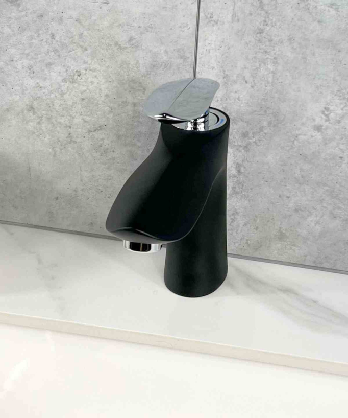 Miscelatore monocomando per lavabo nero e cromato - Canopus