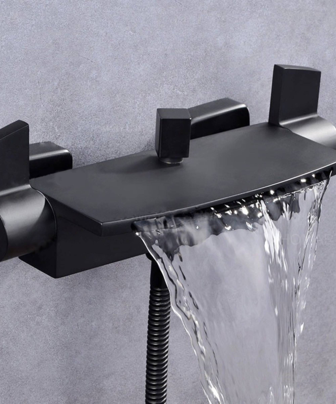 Rubinetto miscelatore per vasca-doccia a muro, a cascata - Nero