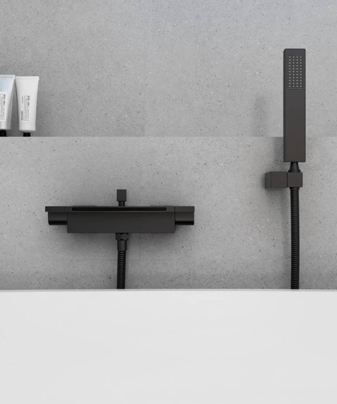 Rubinetto miscelatore per vasca-doccia a muro, a cascata - Nero