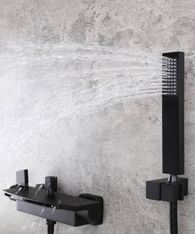 Rubinetto miscelatore per vasca-doccia a muro, a cascata - Nero
