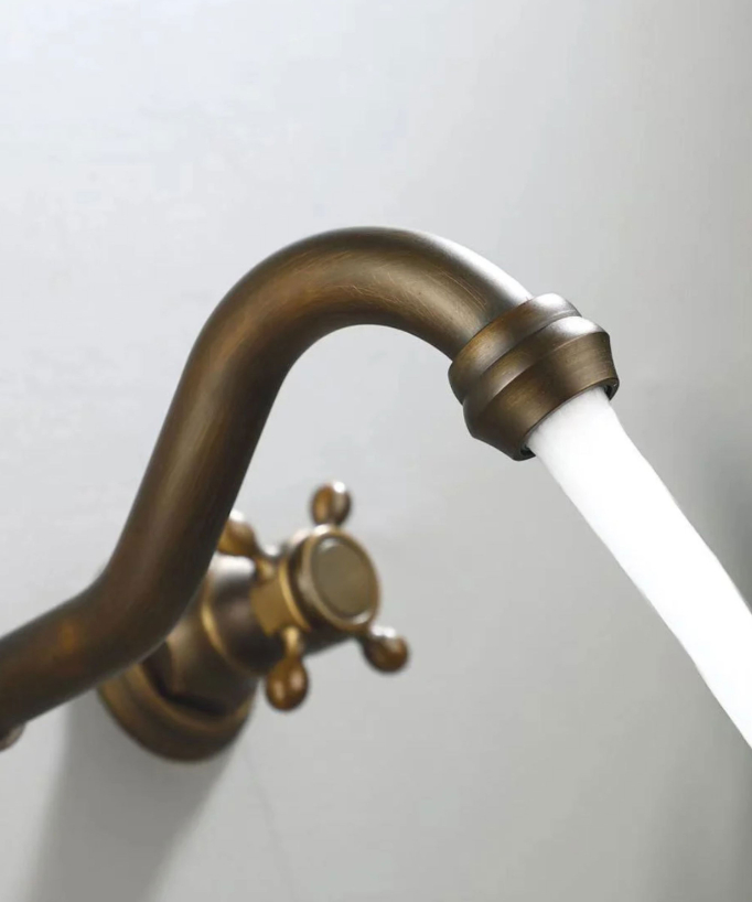 Rubinetto per lavabo a parete stile vintage bronzo