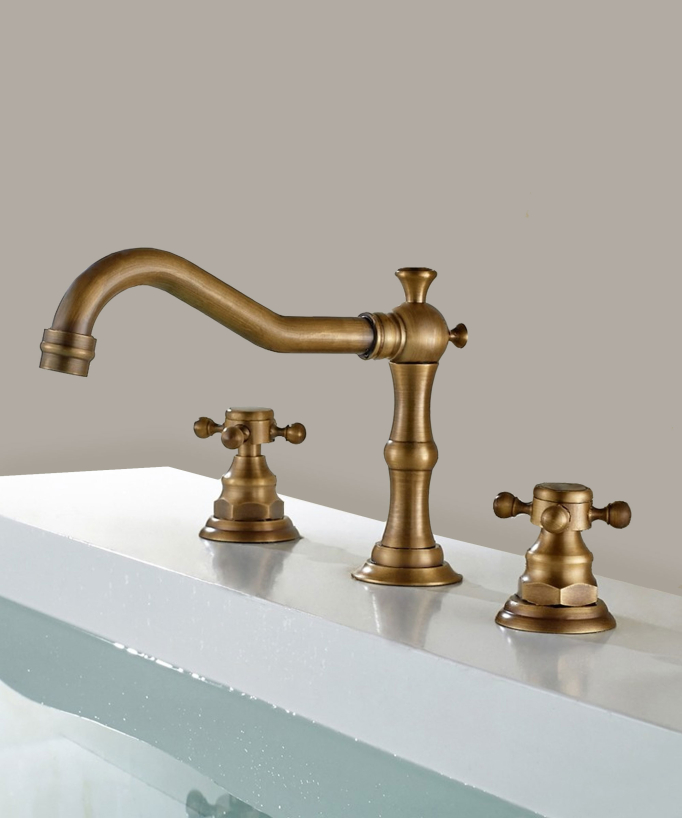 Miscelatore monocomando antico per lavabo