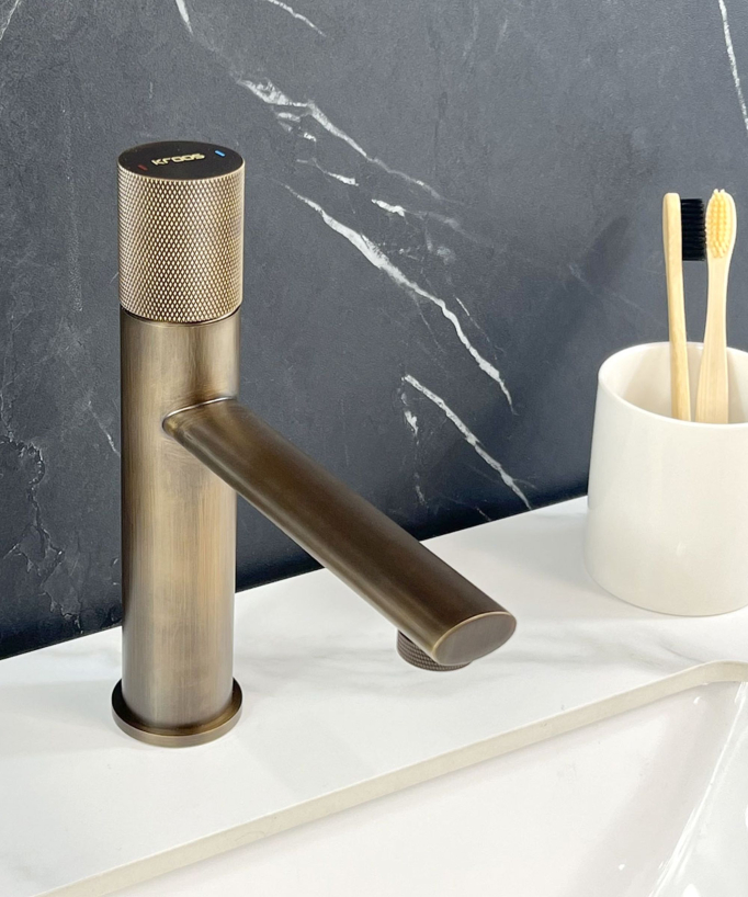 Miscelatore da bagno in ottone antico