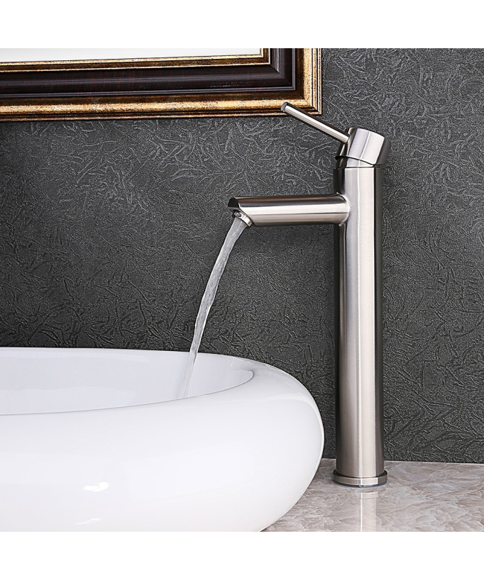 Sofisticato rubinetto per lavabo da bagno alto in acciaio inossidabile e nichel spazzolato