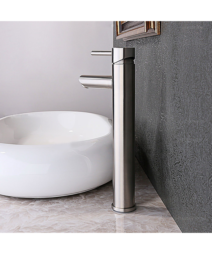 Sofisticato rubinetto per lavabo da bagno alto in acciaio inossidabile e nichel spazzolato